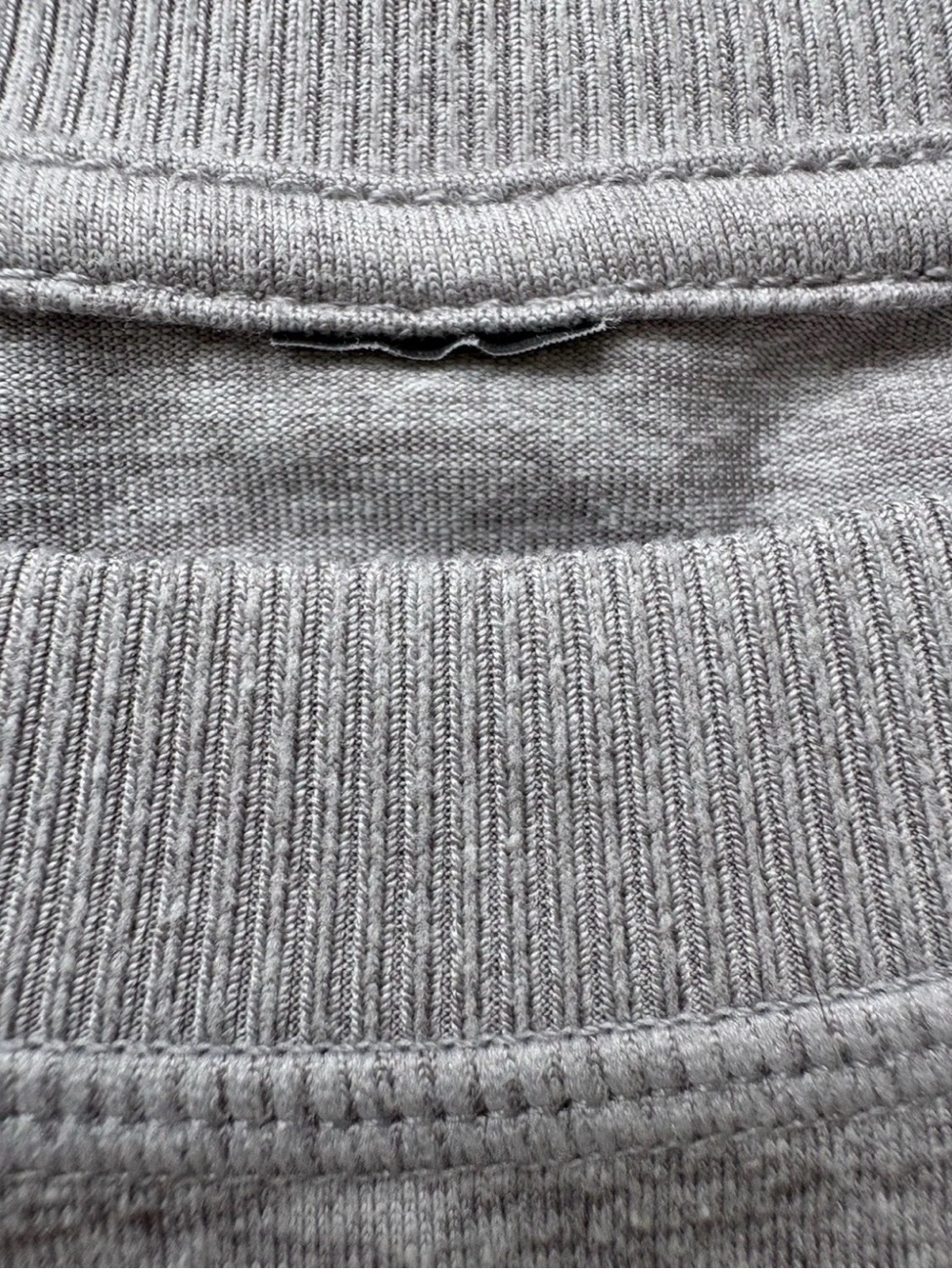 Vuori Halo Long Sleeve Crew Charcoal DreamKnit™ Pullover Women's XS Sweatshirt - Picture 4 of 5